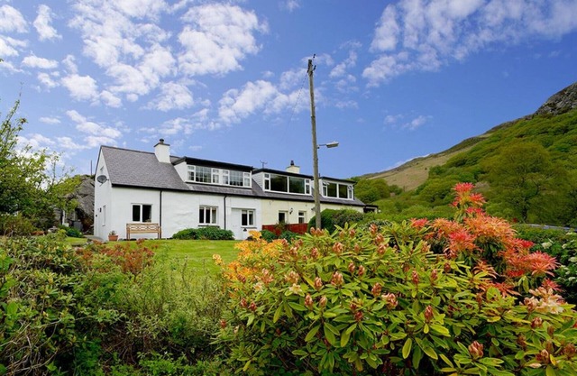 Bryn Llys Uchaf - Three Bedroom Cottage, Sleeps 5