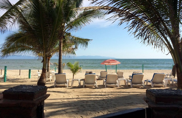 BUCERIAS~EX-LARGE CASA~20 SECONDS to BEACH~Lush Tropical Gardens~Great Location~