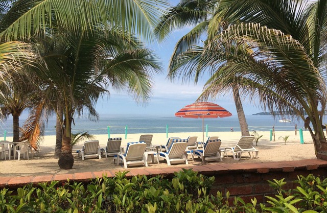 BUCERIAS~Large Casa~5 STEPS to PRIVATE BEACH~GREAT LOCATION~LushTropical Garden