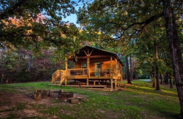 Buck Cabin is a Fully Furnished Lake Side Cabin on Rend Lake Comfortable for all