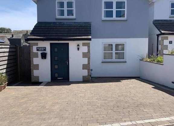 Buckfield Roost 3 bedroom Newlyn, free parking for 2 cars