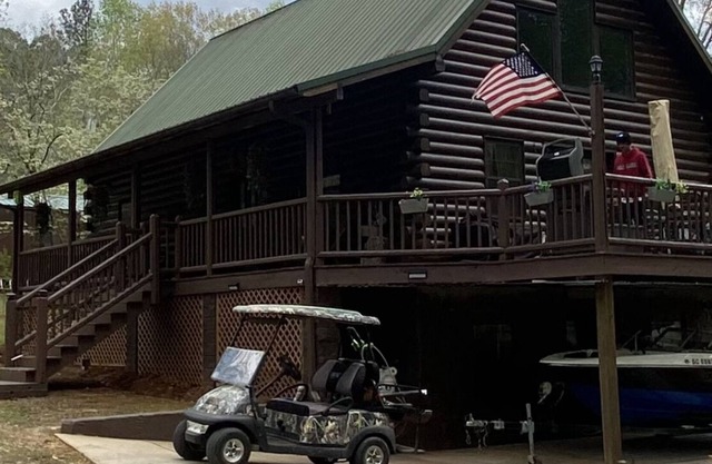 Buckhead Lodge A-4 seasons lakeside cabin with gameroom