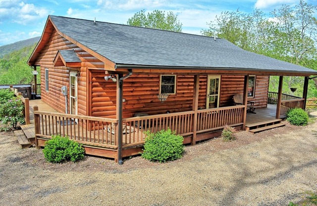 Buckin' Crazy-Open for Bookings! Hot Tub/WiFi,/FP/Views