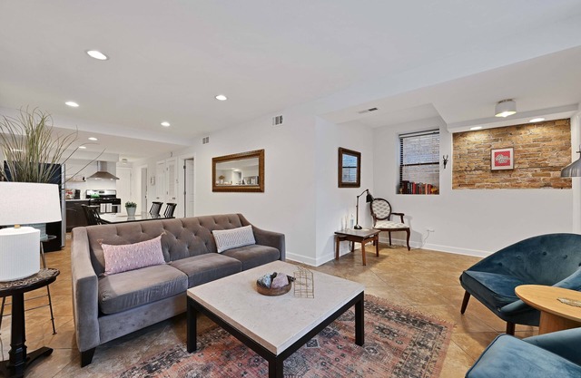 Bucktown Condo Just Two Blocks from the L by AllSet Turnover
