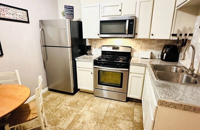 Budget Friendly, Everything Nearby, Quiet, Safe & Specious Home, 1Bed/1Bath.