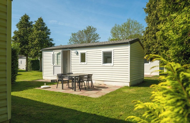 Budget-friendly mobile home for 4 people, simply furnished.