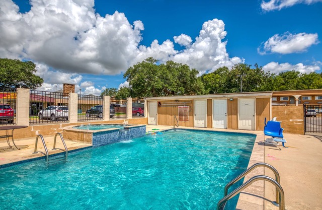 Budget Inn and Suites