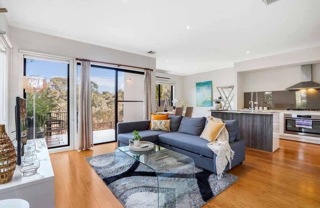Bundoora Family Home near Uni Hill