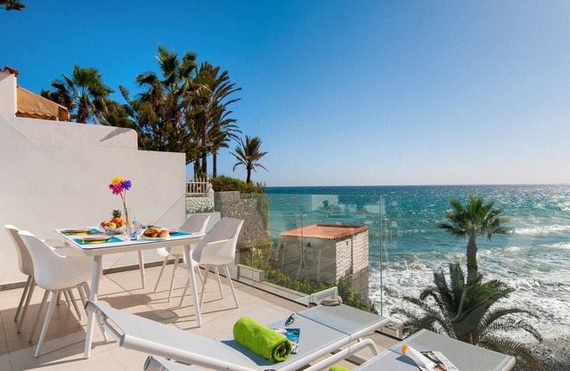 Bungalow Playa del Aguila II over the sea