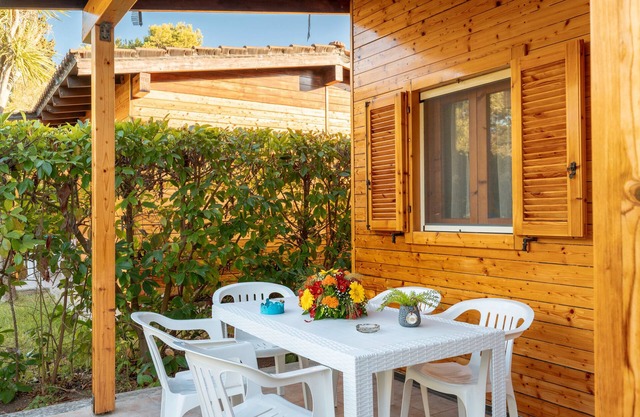Bungalow 'Agriturismo Alimini- 1' with Private Terrace, Wi-Fi and Air Conditioning