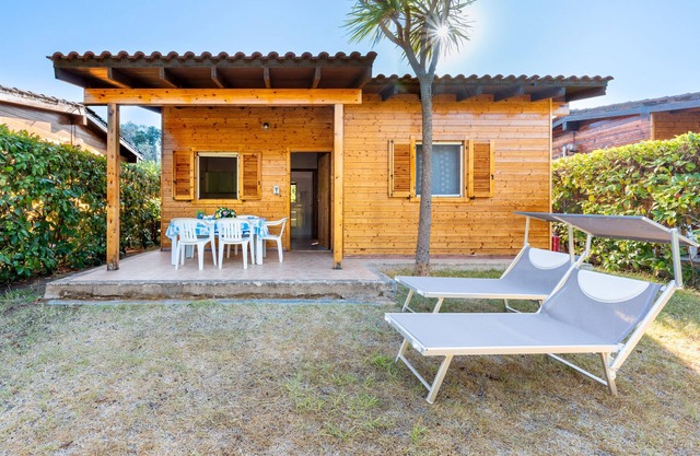 Bungalow 'Agriturismo Alimini- 2' with Private Terrace, Wi-Fi and Air Conditioning