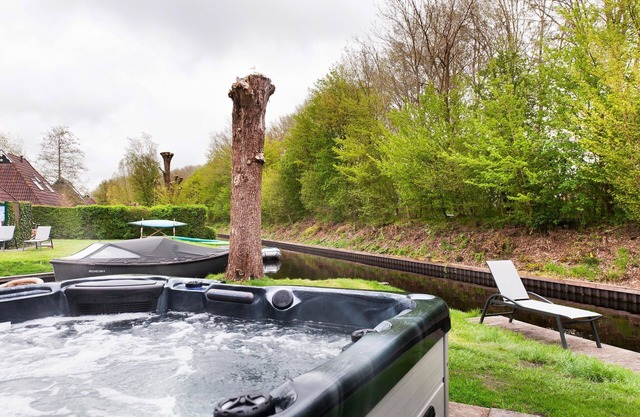 Bungalow in Friesland with Private Spa & Sloop