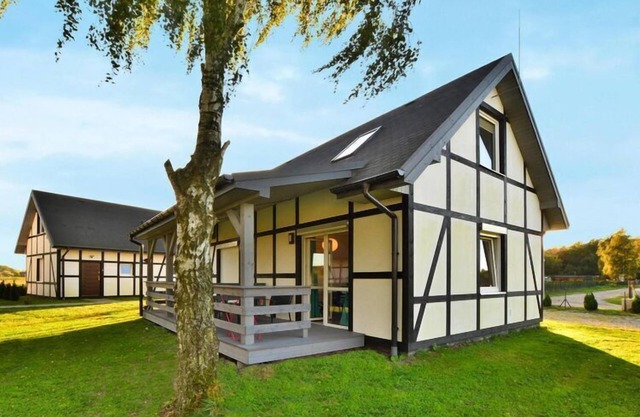 Bungalow in Jarosławiec near Tropicana Park