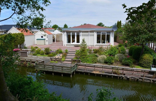 Bungalow in Makkum near Lake Beach