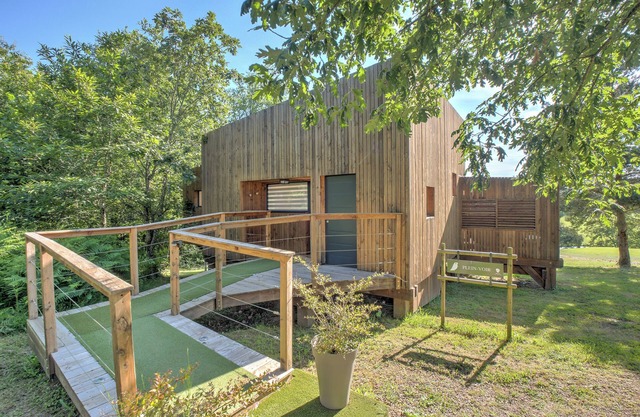 Bungalow 'Lodge Grand Air' with Private Terrace, Wi-Fi and Air Conditioning