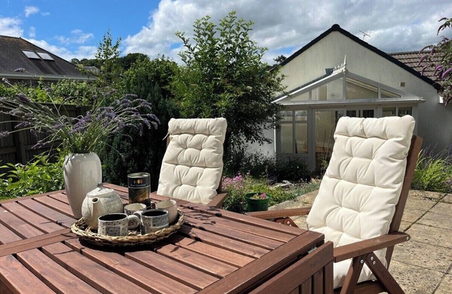 Bungalow on Dartmoor's Edge, Parking & Garden