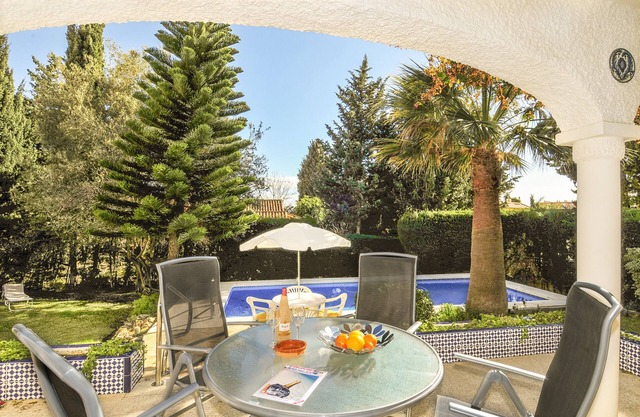 Bungalow Torremolinos at short walk to beach and Benalmadena port