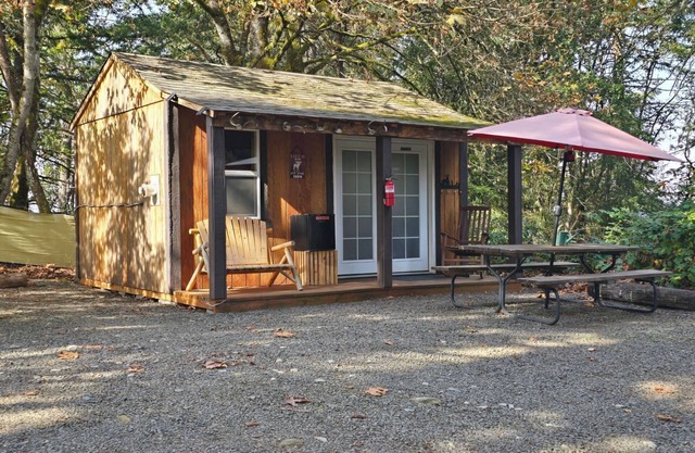 Bunkhouse Dry Cabin Farm Rustic private secure