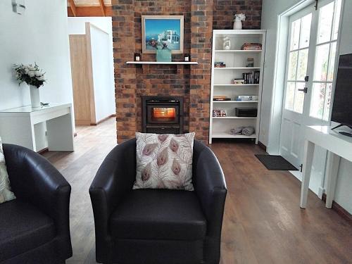 Bunya Cottage at On Burgum Pond