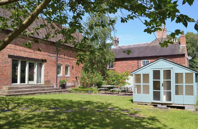 Burdettes Cottage - 25349