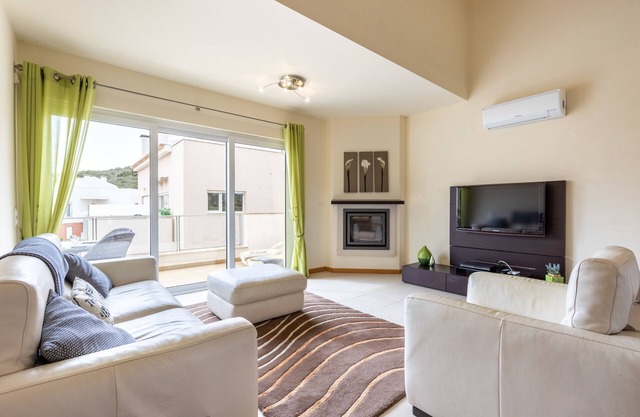 Burgau Beach House - Spacious Mezzanine apartment