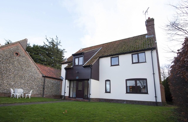 Burnham B - a self catering cottage that sleeps 4 guests in 2 bedrooms