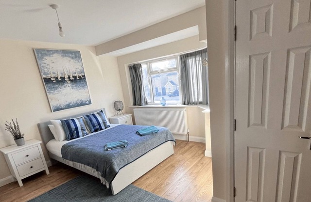 Burnham/Slough Spacious Four Bedroom House