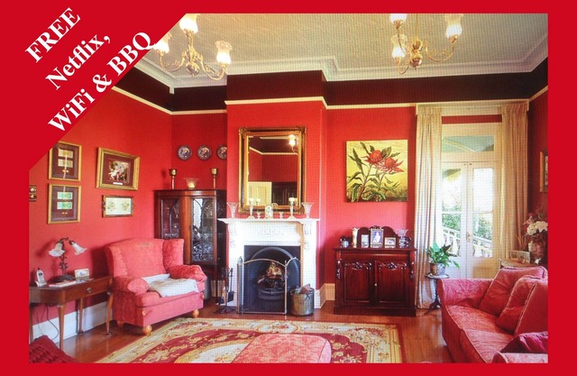 Burnie Brae circa 1908 - Netflix, Wifi, Air Con, Quiet Area, with 1 X Queen Bed