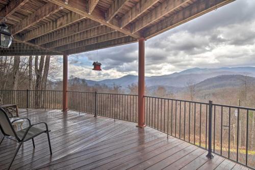 Burnsville Apt with Deck in Pisgah National Forest