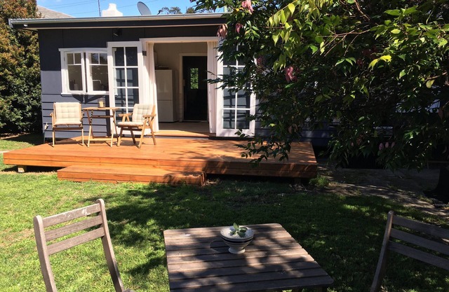 Burrill Lake View Holiday Cottage - pet friendly 🐶