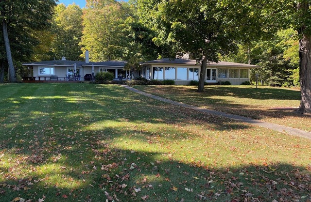 Burt Lake Cottage on Indian Pt, 5 Bed, 4 Bath, Tennis/Pickle Ball Court and Dock