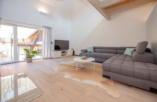Business apartment with 115 m2 in maisonette style, upscale furnishings, fireplace