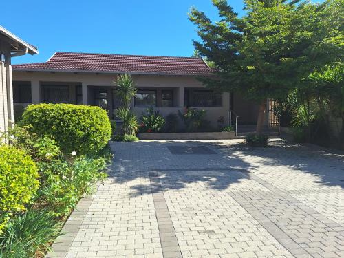 Bustani 2 - Self-Catering Studio