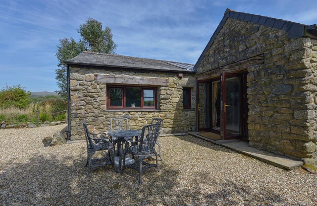 BUSTER BARN, pet friendly, with a garden in Sampford Spiney