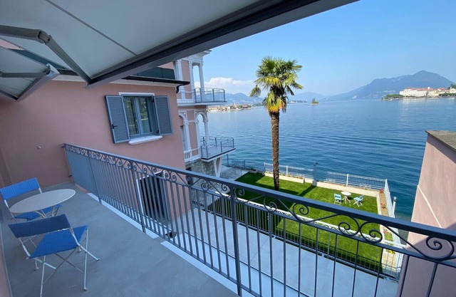 Butterfly apartment with lake view in Baveno