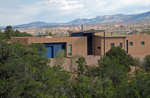 Butterfly House: Modern Home, Direct Mountain Views, 1 Acre, Near Santa Fe Opera