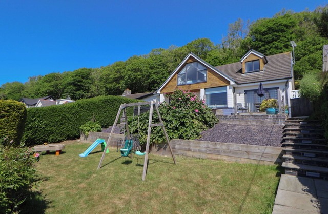BUZZARDS VIEW, family friendly, character holiday cottage in Dyserth