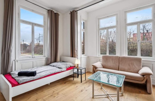 Bw16 Ferienwohnungen Metzingen mit Balkon, 2 Schlafzimmer, 1 Wohn-/schlafzimmer, Max. 9 Personen