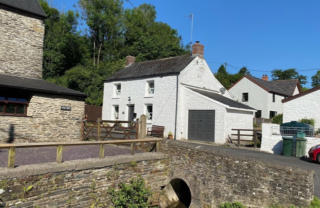 BWTHYN Y FELIN STAR, pet friendly, with open fire in Cardigan