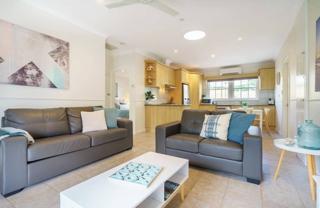 By the Beach Your Comfy Rosebud Holiday Home