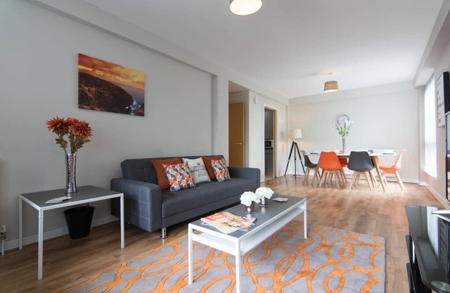ByEvo 6 Brabloch - Modern Apartment close to Paisley and GLA