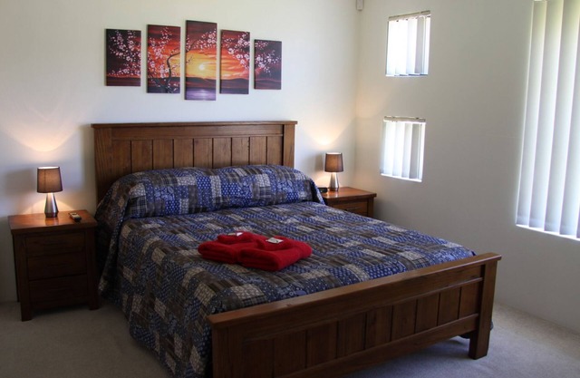 Byford House on the Scarp is a modern 4 bedroom x 2 bathroom family style home