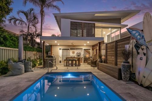 Byron Sunrise - 4 BR retreat with heated pool
