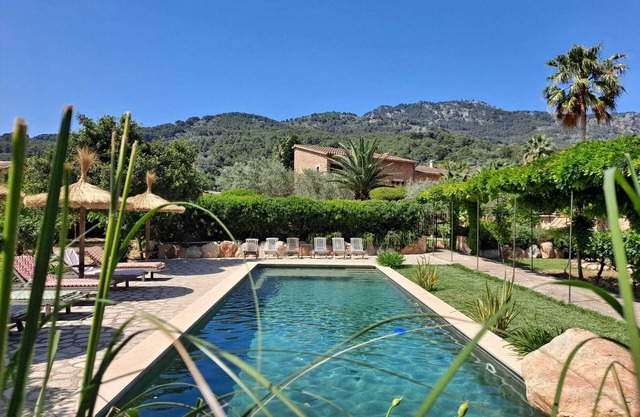 Ca'n Xispa, house with large pool and garden for 8 people in Sóller.