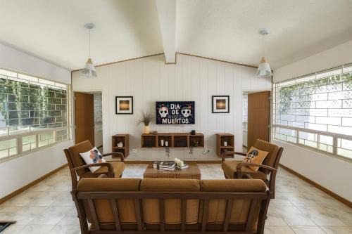 Cabaña con palapa y fogata