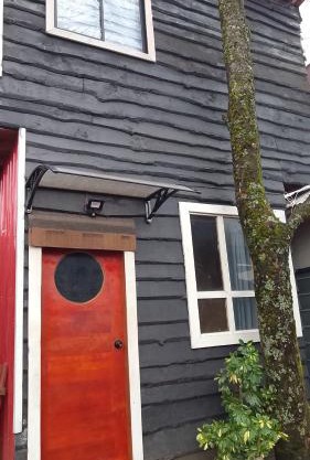 Cabaña entre árboles