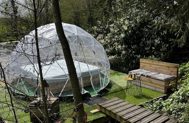 Cabane en Thiérache "La tête dans les étoiles" the floating dome and its tiny-house