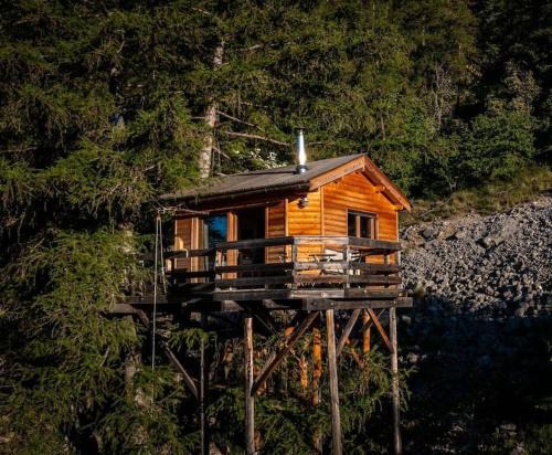Cabane perchée avec sauna en pleine nature