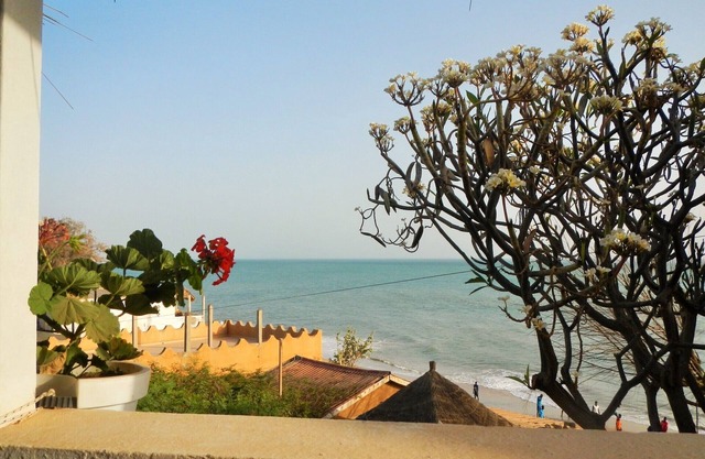 Cabano Alberte: large terrace facing the beach, pension