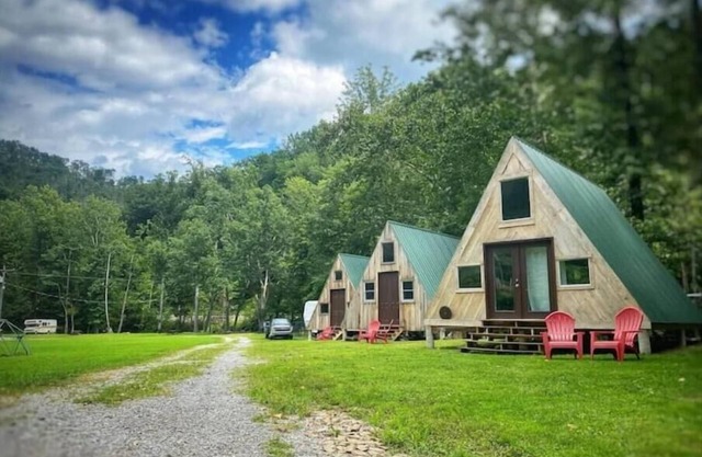Cabin #1 Bela - Custom Built Aframe - Kid and Pet friendly